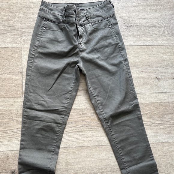 Jeans - Picture 2 of 2